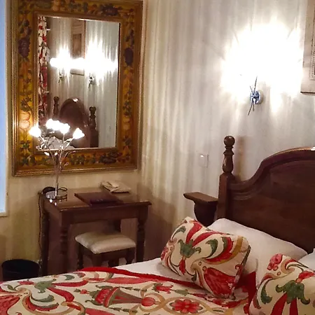 Hotel Des Orfevres 3*