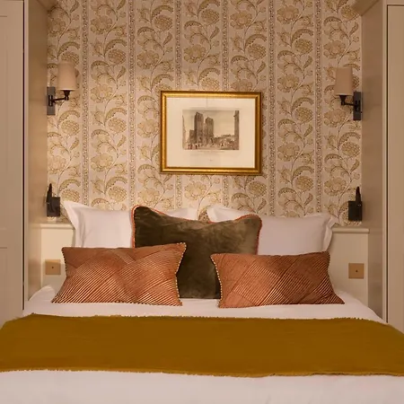 Des Orfevres Hotel 3*